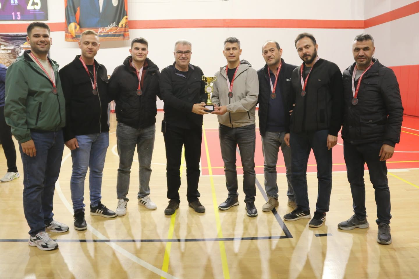 4. Kamu Spor Oyunları Erkekler Voleybol Turnuvası’nın Şampiyonu Gençlikspor!3