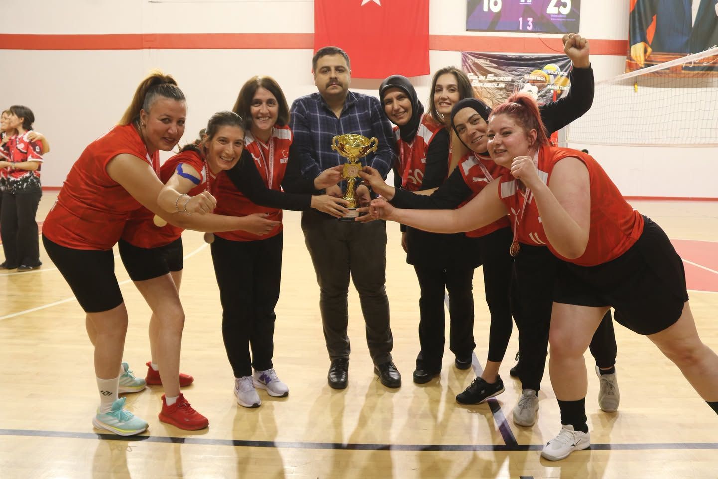 4. Kamu Spor Oyunları Kadınlar Voleybol Turnuvası’nın Şampiyonu Valilik Oldu!1