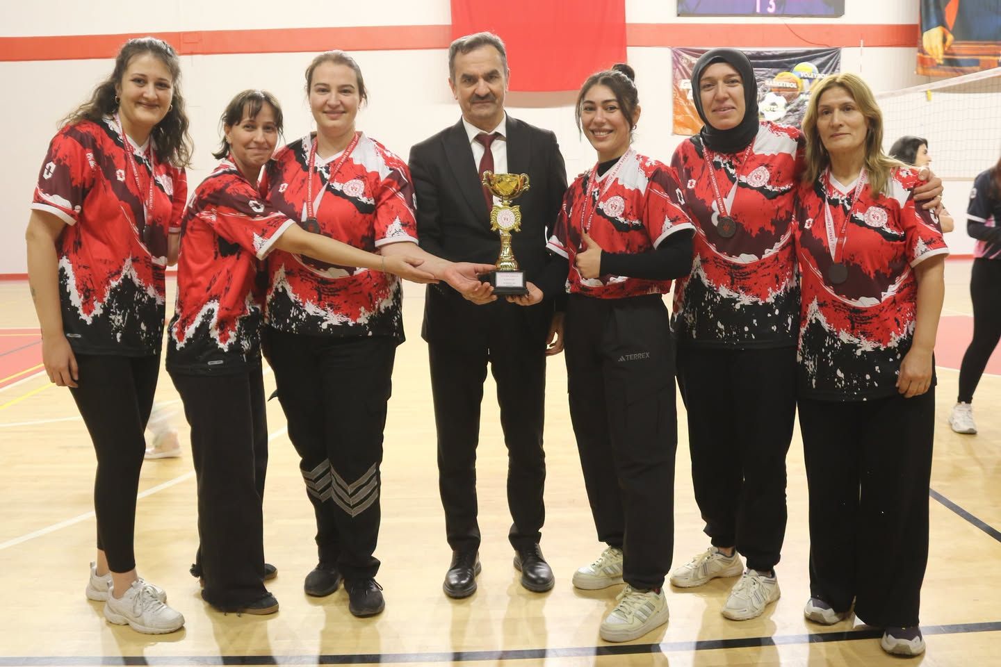 4. Kamu Spor Oyunları Kadınlar Voleybol Turnuvası’nın Şampiyonu Valilik Oldu!2