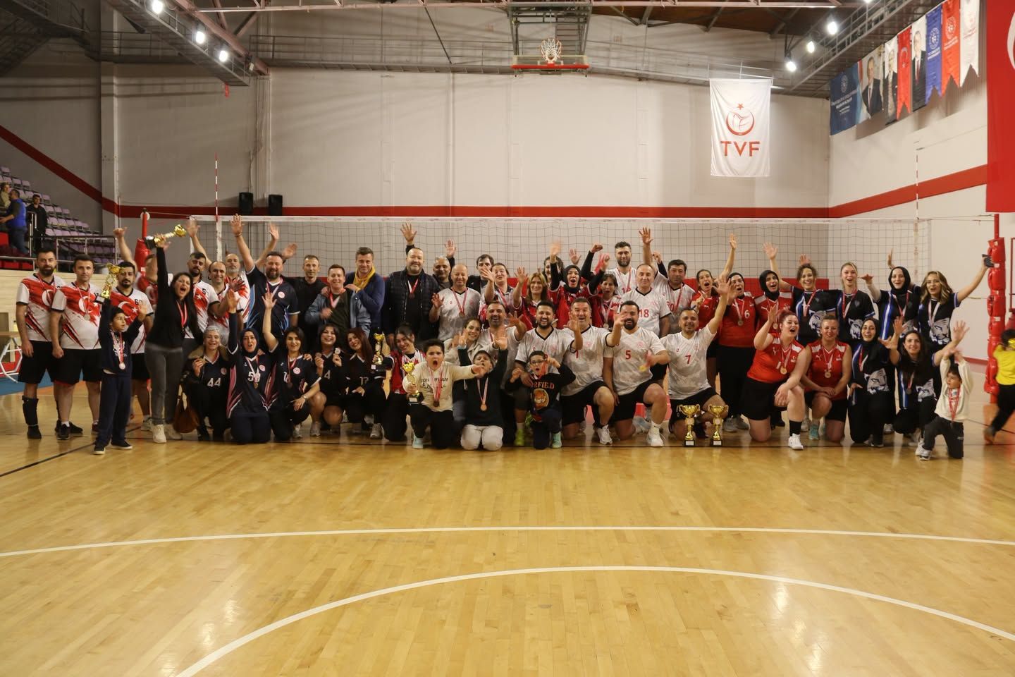 4. Kamu Spor Oyunları Kadınlar Voleybol Turnuvası’nın Şampiyonu Valilik Oldu!3