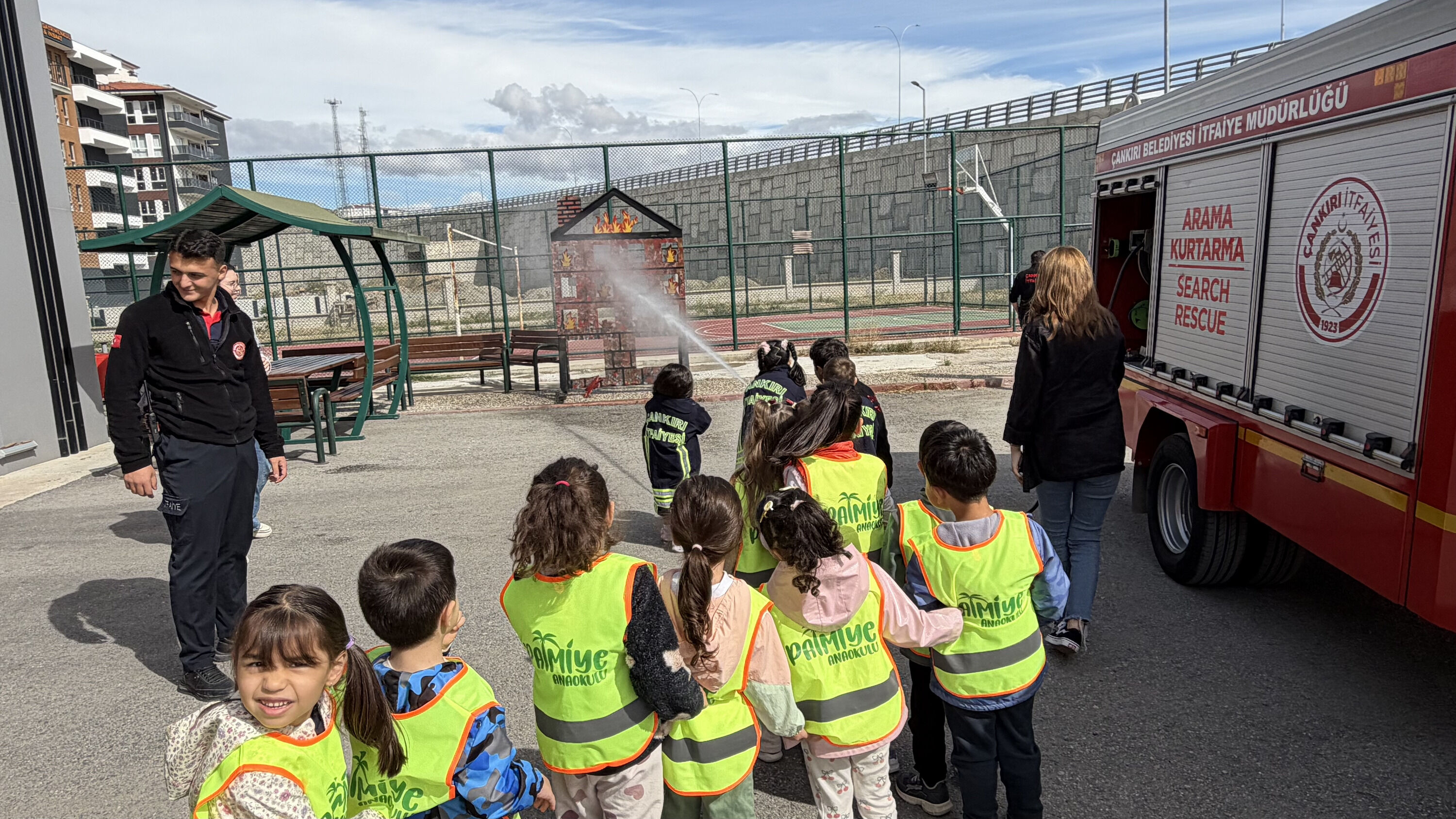 Çankırı’da Miniklere İtfaiyeden Hayat Kurtaran Ders!3