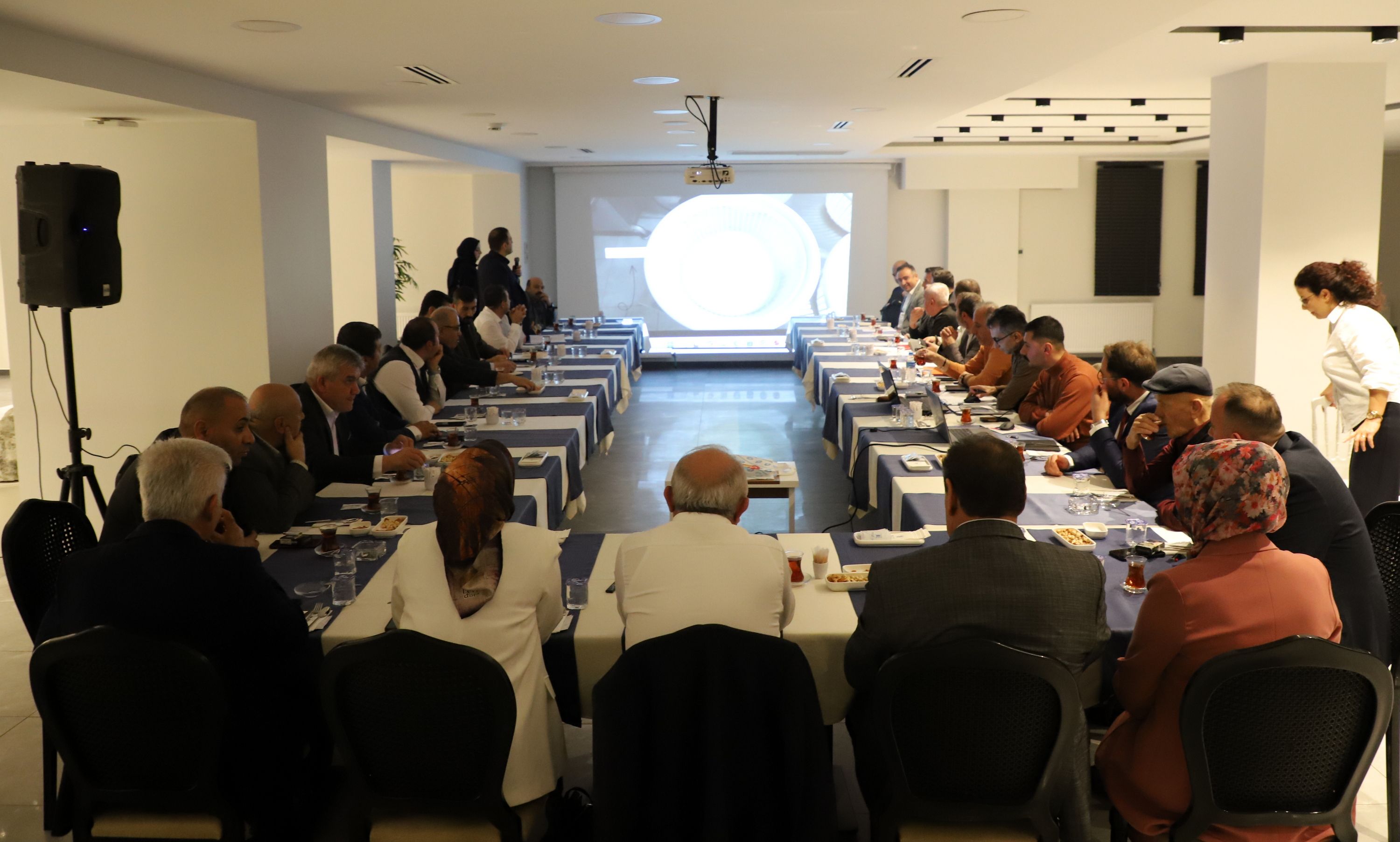 İsmail Hakkı Esen Muhtarlarla Buluştu Çankırı Belediyesinin 7 Yıllık Çalışmaları Anlatıldı1