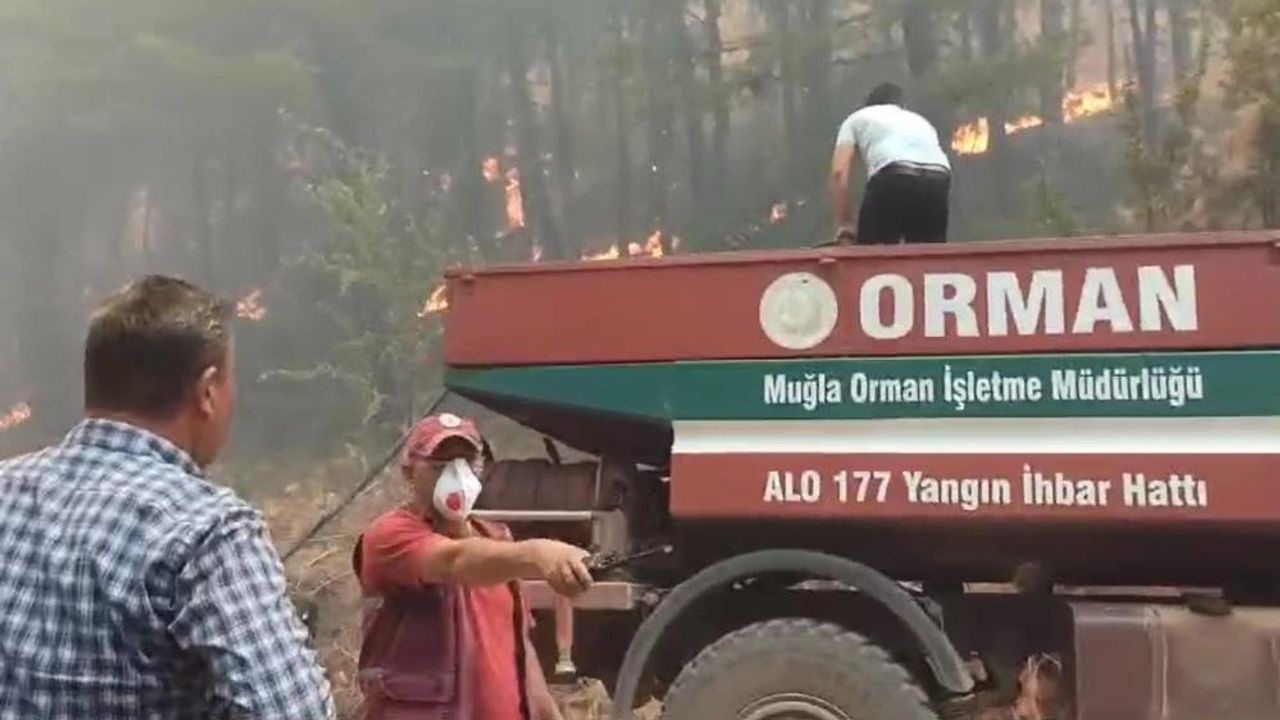 Muğla’da Yatağan ve Ula ilçelerinde eş zamanlı orman yangınlarına müdahale devam ediyor