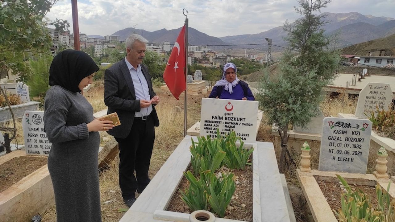 Batman’da şehitler Naim Bozkurt ve Nadir Araz kabirleri başında anıldı