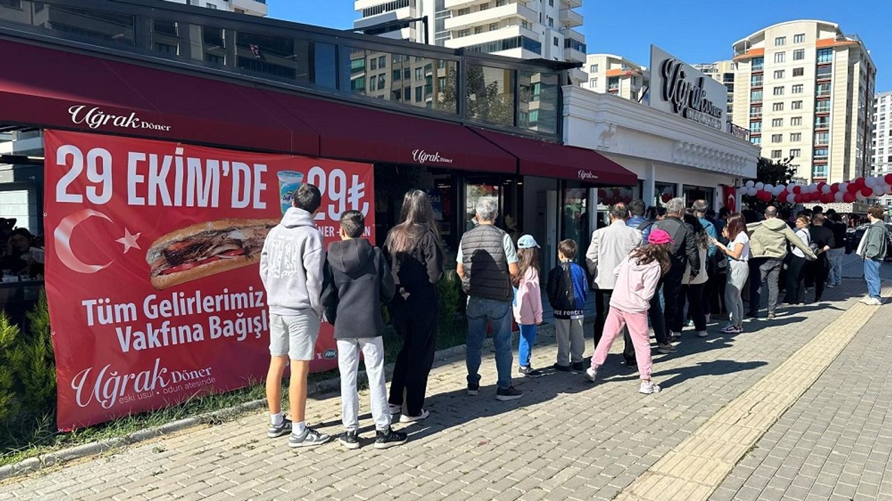 Cumhuriyet Bayramı’na Özel Kampanya: Tavuk Döner ve Ayran 29 Lira