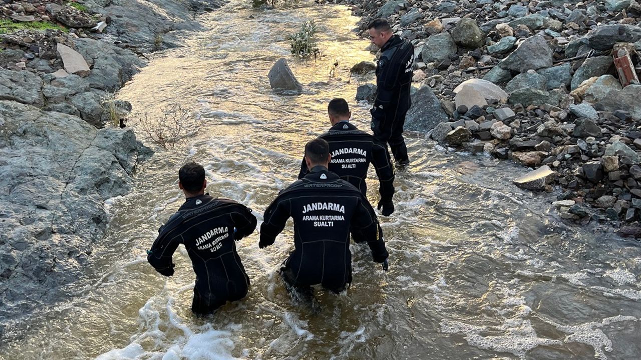Foça’da Sel Faciası: 70 Yaşındaki Bülent Kaptanoğlu’nu Arama Çalışmaları Sürüyor