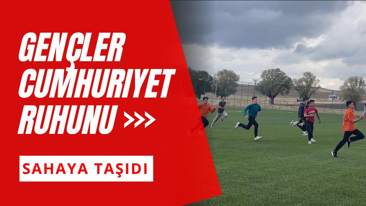 Gençler Cumhuriyet Ruhunu Sahaya Taşıdı