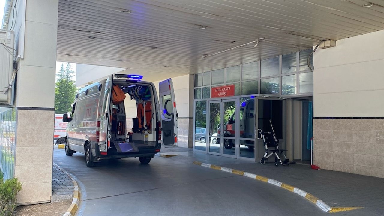 Hastaneye Boğaz Ağrısıyla Gitti, Deli Dana Hastalığı Tanısı Kondu