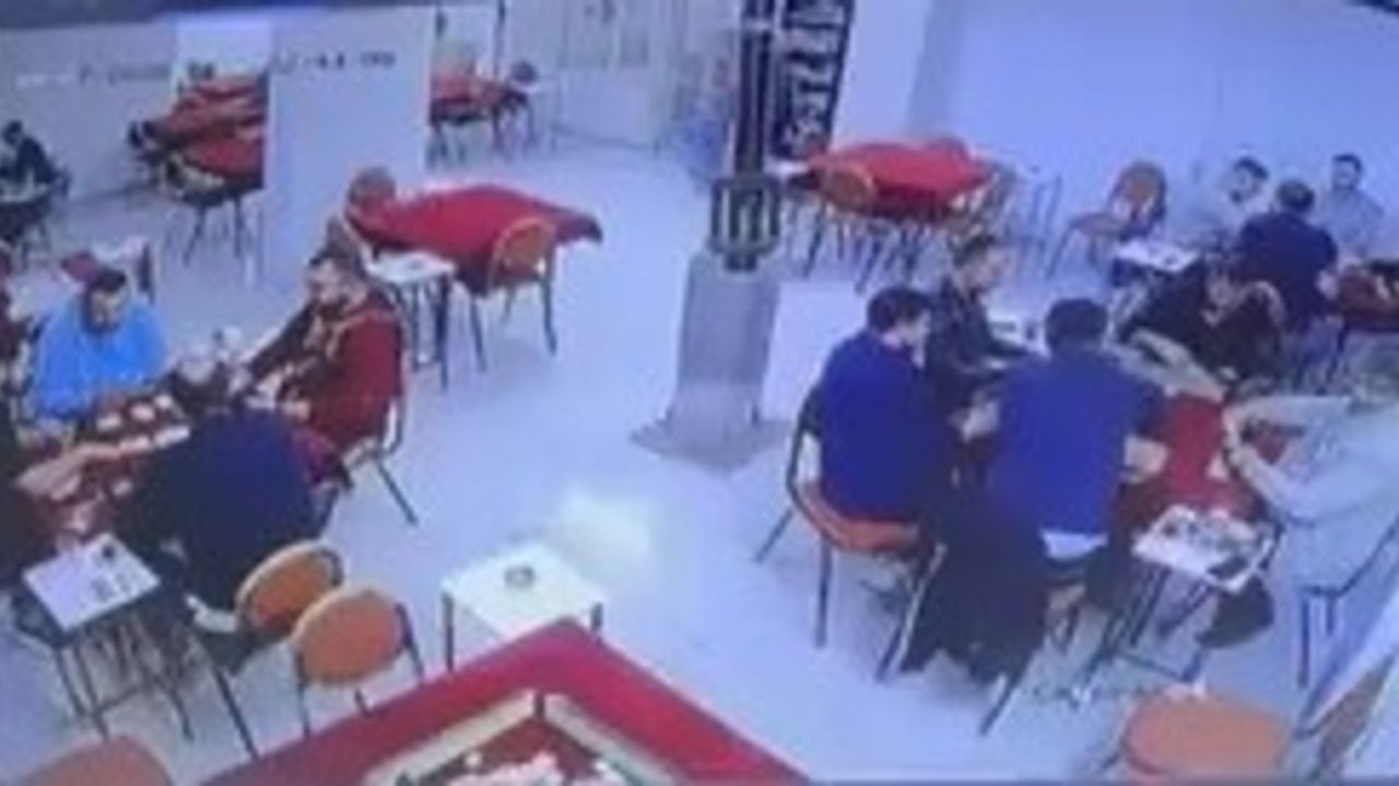 Sındırgı Depremi Bursa’da da Hissedildi Kahvehanedeki İlginç Tepkiler Kamerada