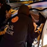 Yol seçimi yaparken gecikti, direğe çarptı