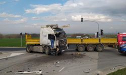 Tekirdağ'da tır ile yolcu minibüsü çarpıştı: 5 ölü, 10 yaralı