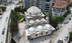 Çankırı'da Bademlik Camii minaresinin kontollü yıkımı tamamlandı