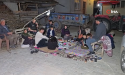 Deprem korkusu yaşayan vatandaşlar geceyi dışarda geçirdi