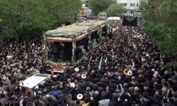 Reisi ve beraberindeki 7 kişi için Tebriz'de cenaze töreni düzenlendi