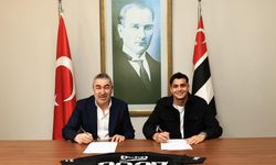 Beşiktaş oyuncusu Mustafa Erhan Hekimoğlu sözleşmesini yeniledi