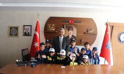 Çocuk Meclisi üyeleri Trafik Haftası nedeniyle İl Emniyet Müdürü Delen'i ziyaret etti