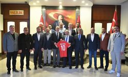 Balıkesirspor, Vali İsmail Ustaoğlu'nu ziyaret etti