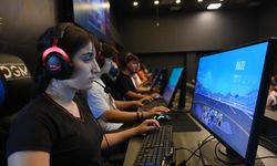 Balıkesir'de Dijital Gençlik Merkezi Şenlikleri: Esports Turnuvaları ve Başkan Ahmet Akın'ın Ziyareti