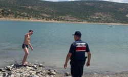 Ankara Ayaş'ta yüzme yasağına rağmen baraja giren 5 kişiye para cezası