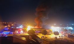 Antalya'da Araç Boyama Atölyesinde Çıkan Yangın, Bir Genç Hayatını Kaybetti