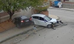 Çorum'da 7 Yaralı, Kaza Anı Kamerada: 4 Yaşındaki Çocuk Camdan Fırladı
