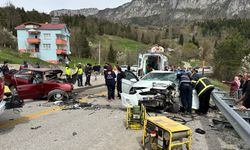 Ölüm Virajı! Kastamonu’da İki Araç Çarpıştı: 3 Can Gitti, 4 Yaralı