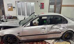 Alkollü Gençlerin Otomobili Camiye Daldı: Cemaat Gördüğü Manzarayla Şoke Oldu