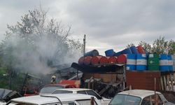Ankara’da Hurdalıkta Korkutan Yangın! Variller Bomba Gibi Patladı