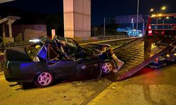 Bursa İzmir Yolu’nda Korkutan Kaza: Otomobil Bariyerlere Çarparak Durdu