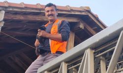 Çatıda Mahsur Kalan Kedi İtfaiye Tarafından Kurtarıldı