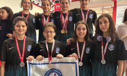Cavit Çağlar Ortaokulu Yüzmede Türkiye Şampiyonu Oldu