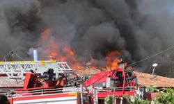 Erzincan Buğday Meydanı’nda Korkutan Yangın Alevler İşyerlerini Sardı