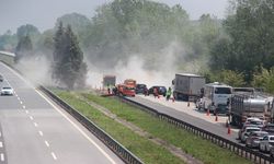 Korkutan Kaza: Lastik Patladı, Trafik Saatlerce Aksadı