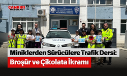 Miniklerden Sürücülere Trafik Dersi: Broşür ve Çikolata İkramı