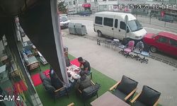 Otomobile Çarpmamak İçin Manevra Yapan Motosiklet Sürücüsü Devrildi