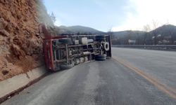 Trafiği Felç Eden Kamyon Kazası! Neyse Ki Can Kaybı Yok