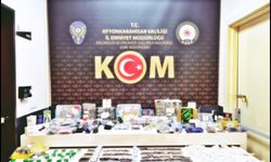 Afyon’da Durdurulan Araçtan Binlerce Kaçak Telefon Parçası Çıktı!