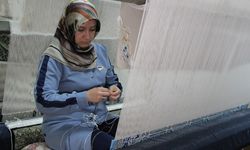 Çorumlu Kadınlar Halı Dokuyarak Hem Öğreniyor Hem Kazanıyor