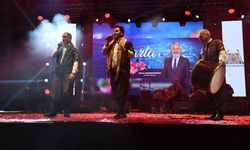 Isparta Gül Festivali'nde Siyah ve Pembe Gül Buluşması