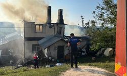 Kastamonu Azdavay’da Yangın: Ahşap Ev Kül Oldu