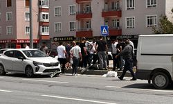 Yolun Karşısına Geçmeye Çalışıyordu, Otomobil Çarptı