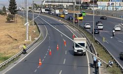 Büyükçekmece E-5’te Rüzgar Aydınlatma Direğini Yana Devirdi