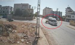 Hatay’da Korkunç Kaza: Motosiklet Minibüse Ok Gibi Saplandı!