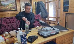 İskilip Şehir Parkı’nın Maskotu Oldu: Yavru Karga Vatandaşların Gözdesi