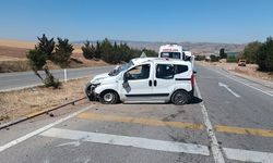 Kırıkkale’de Hafif Ticari Araç Takla Attı Aynı Aileden 5 Yaralı