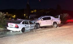 Kırıkkale’de Kamyonet ile Otomobil Kafa Kafaya Çarpıştı: 3 Yaralı