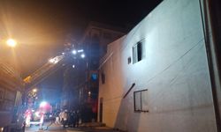 Pendik’te Elektrik Kablosu Deposunda Yangın: İtfaiye Müdahale Etti