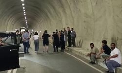 Şilankâr Viyadüğü’nde Yol Kayması Trafiği Felç Etti