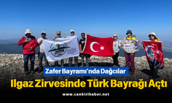 Zafer Bayramı’nda Dağcılar Ilgaz Zirvesinde Türk Bayrağı Açtı