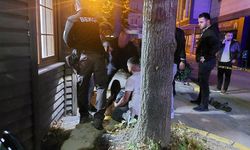 Akyazı’da Cami Önünde Silahlı Saldırı: Polis Olay Yerinde